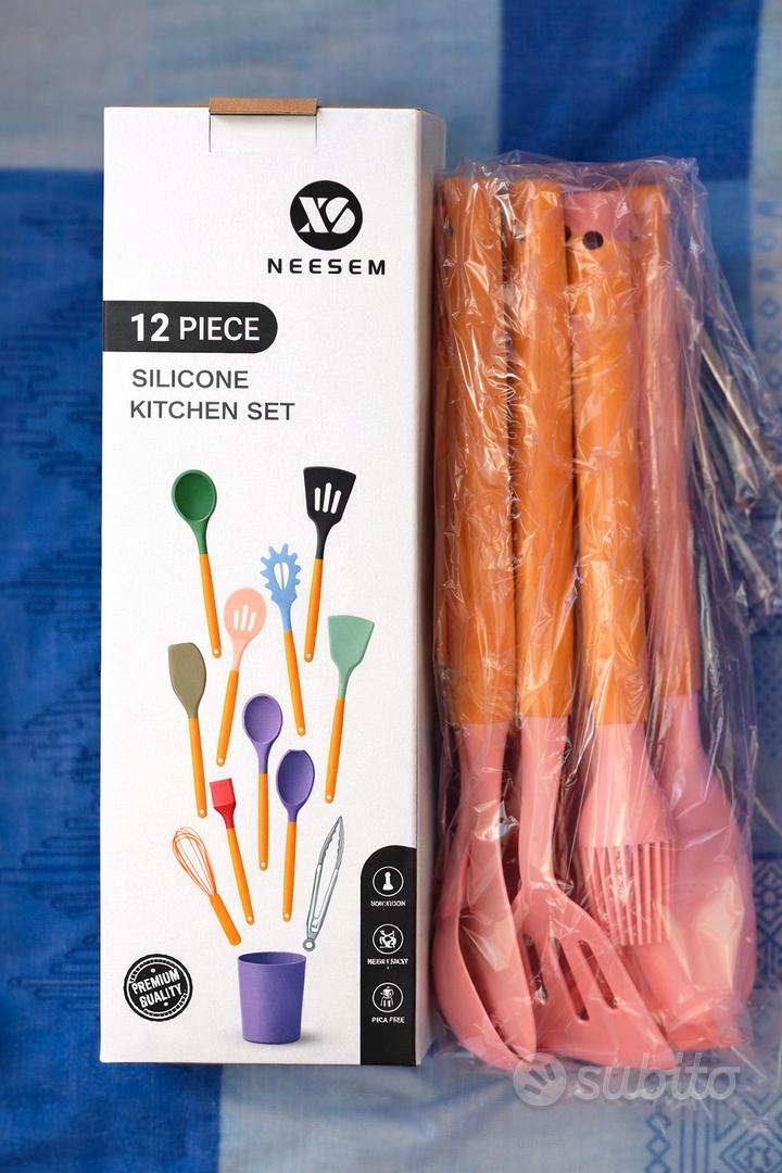 Set di utensili da cucina antiaderenti in silicone con manico in