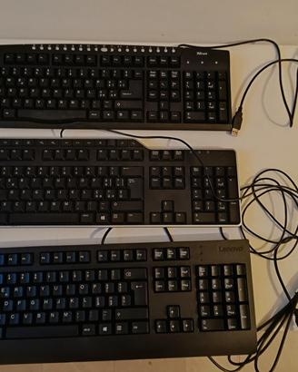 3 tastiere da PC con presa USB