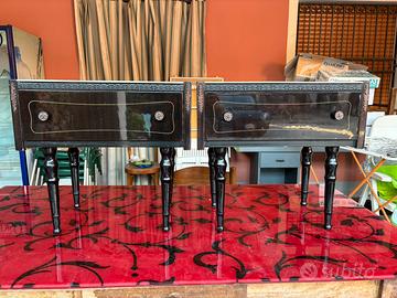 Set di comodini in legno e vetro