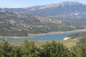 Terreno agricolo di 2,2 ettari con 2 ruderi