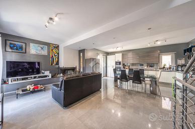 PORZIONE DI BIFAMILIARE A ROMA