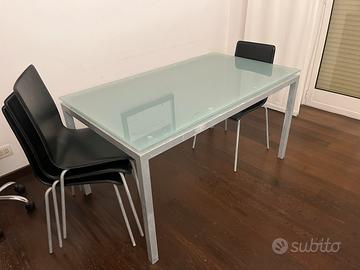 Tavolo con 4 sedie