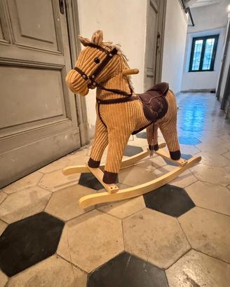 cavalluccio a dondolo