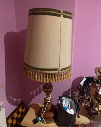 Lampadario e lampada di antiquariato