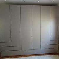 Armadio Estel grigio con Cassetti integrati