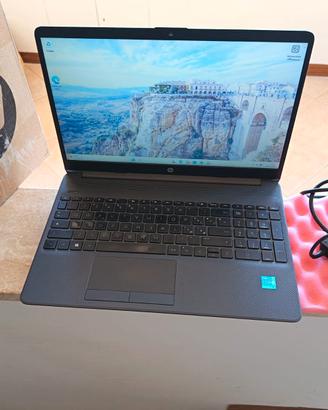 HP 250 G8 15,6" 4-core i3-11gen 16 GB 750GB MVMe