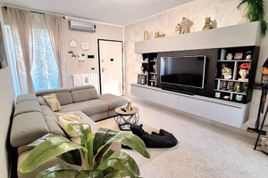 Prestigioso 3 Vani con Lastrico Solare e Box