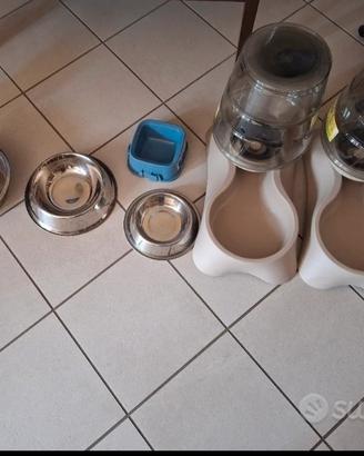 ciotole e distributori per cibo per animali