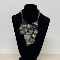 Collana artigianale con pietre naturali