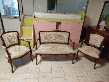 Set Divanetto con n.2 Poltroncine  +N.2 sedie