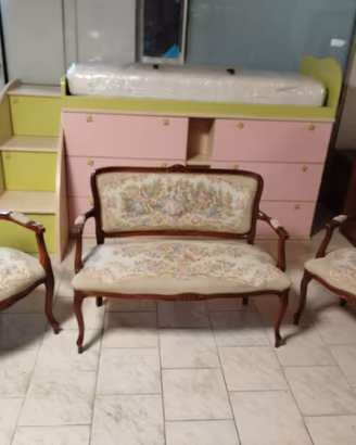 Set Divanetto con n.2 Poltroncine  +N.2 sedie