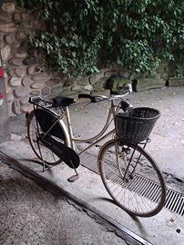 Bicicletta olandese di marca Bianchi