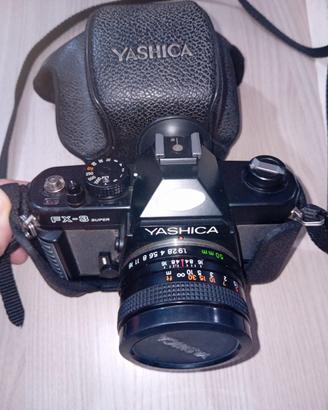 macchina fotografica + flash+ tracolla