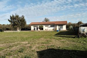 Magazzino con terreno agricolo