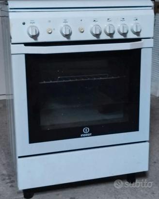 Cucina Indesit 4 Fuochi con Forno