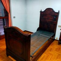 Coppia di letti singoli in legno antico