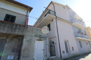 CASA SEMINDIPENDENTE A ATRI