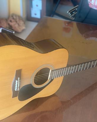 Chitarra yamaha