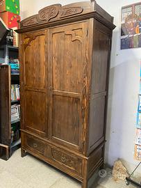 Armadio rustico in legno massello
