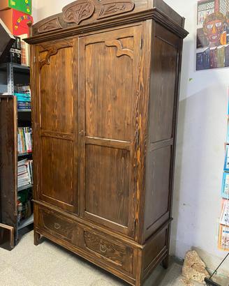 Armadio rustico in legno massello