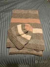 sciarpa e cappello oltre donna