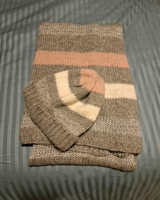 sciarpa e cappello oltre donna