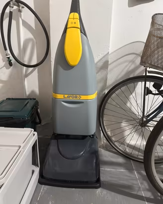 Lavapavimenti e asciuga modello Sprinter Lavor