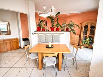 Trilocale con due balconi e garage a Laives