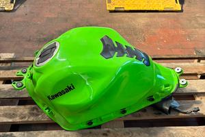 Serbatoio con pompa benzina kawasaki ninja 650 '18