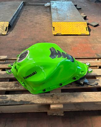 Serbatoio con pompa benzina kawasaki ninja 650 '18