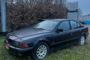 BMW 520i E39 sedan