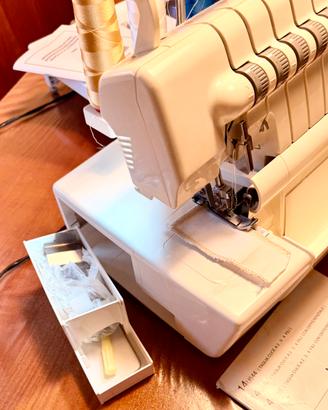Singer Ultralock 14U555 tagliacuci - griffe nuove