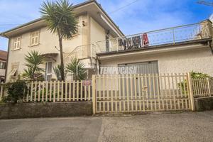 4 LOCALI CON BOX E TERRAZZO