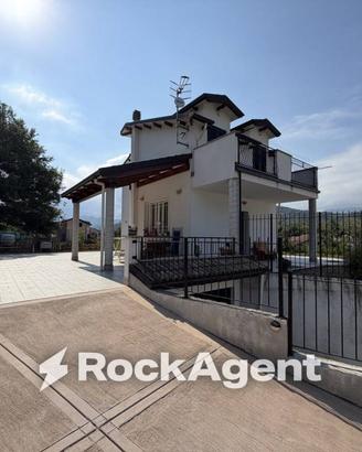 Villa di 179 m² con 2 locali e box auto a Villanov