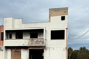 Stabile indipendente 480 mq casa locale deposito