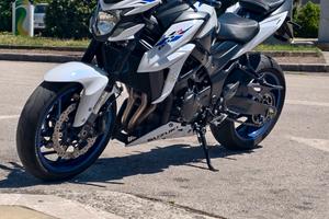 Suzuki GSX 750