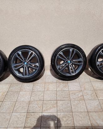 Kit cerchi e gomme da 17" originali BMW 