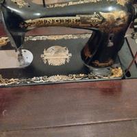 Macchina da cucire d'epoca