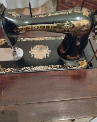 Macchina da cucire d'epoca