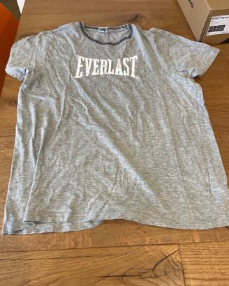 T shirt 15€ al pezzo