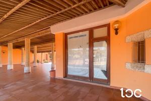 Locale commerciale vista piazzetta a 3 minuti dal