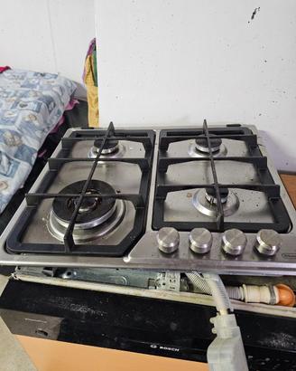 Piastra a 4 fuochi a gas De Longhi