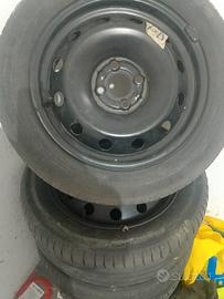 4 cerchi completi di gomme