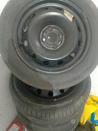 4 cerchi completi di gomme