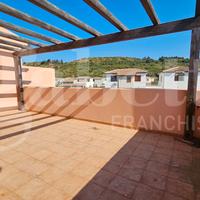 Campofelice di Roccella trivani con terrazzo