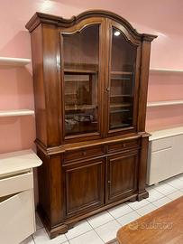 vetrina in legno molto bella e originale