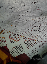 Copriletto fatto a mano all'uncinetto
