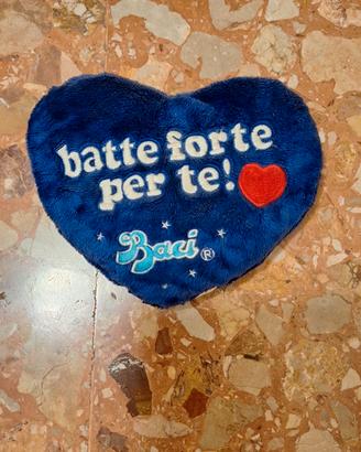peluche a forma di cuore baci perugina 