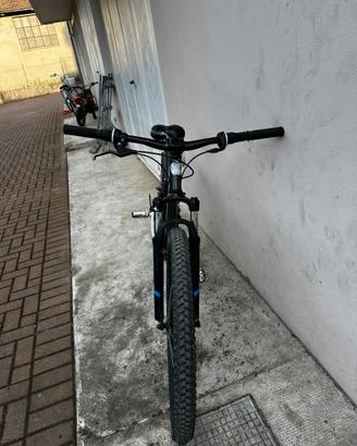 Rokrider st 100 ( nera con dettagli in blu ).