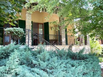 Elegante Villa Singola con giardino in Centro A Or